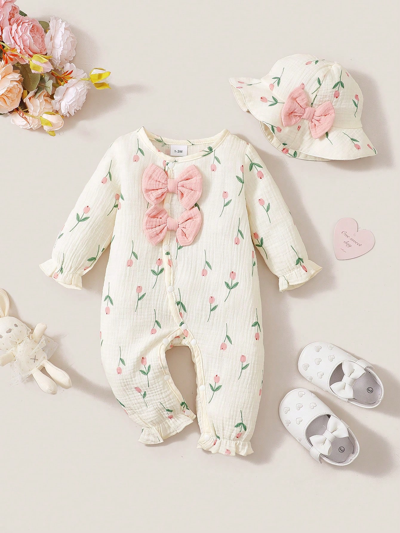 Newborn Baby Girl Romper Floral - ชุดรอมเปอร์ผ้าโปร่งแขนยาวสำหรับเด็กผู้หญิง ฤดูใบไม้ผลิและฤดูใบไม้ร่วง ชุดสองชิ้น ลายดอกทิวลิปสดใส ตกแต่งโบว์สีชมพูสองชั้นที่หน้าอก ระบายสุดน่ารักที่ปลายแขนและปลายขากางเกง